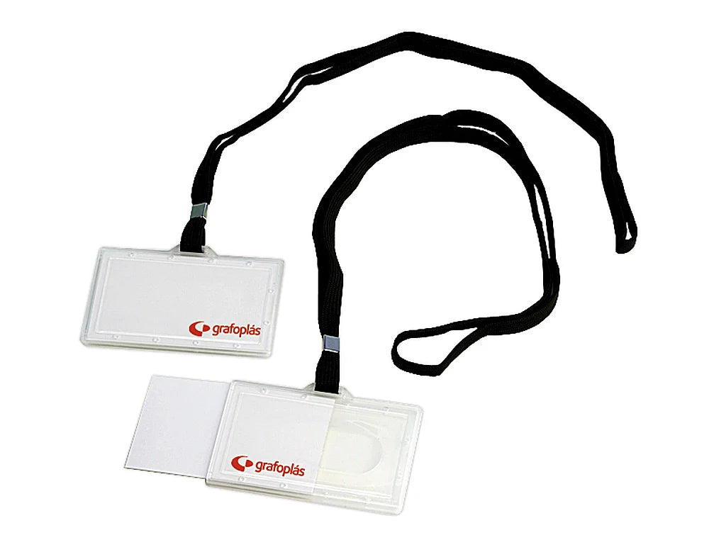 Porta nomes rígido com cordão preto 65x95mm